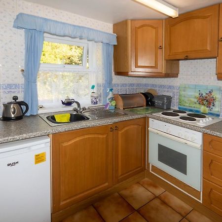 Rosebud Cottage Romantic Cottage For A Couple Fishguard Extérieur photo