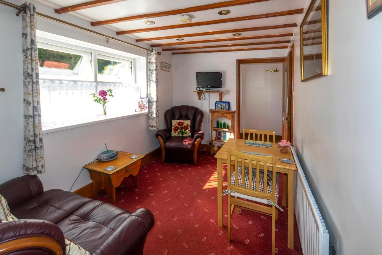 Rosebud Cottage Romantic Cottage For A Couple Fishguard Extérieur photo