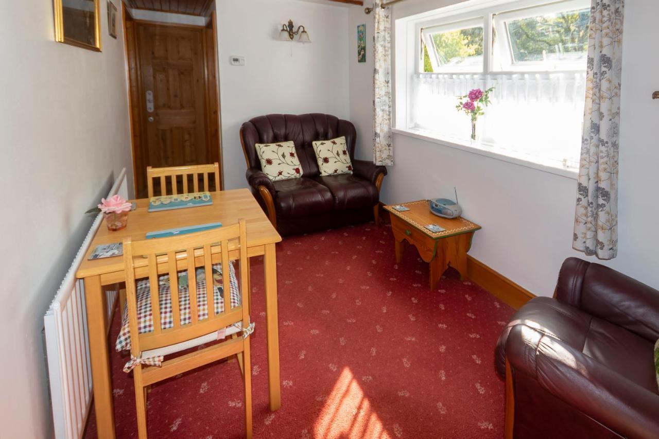 Rosebud Cottage Romantic Cottage For A Couple Fishguard Extérieur photo